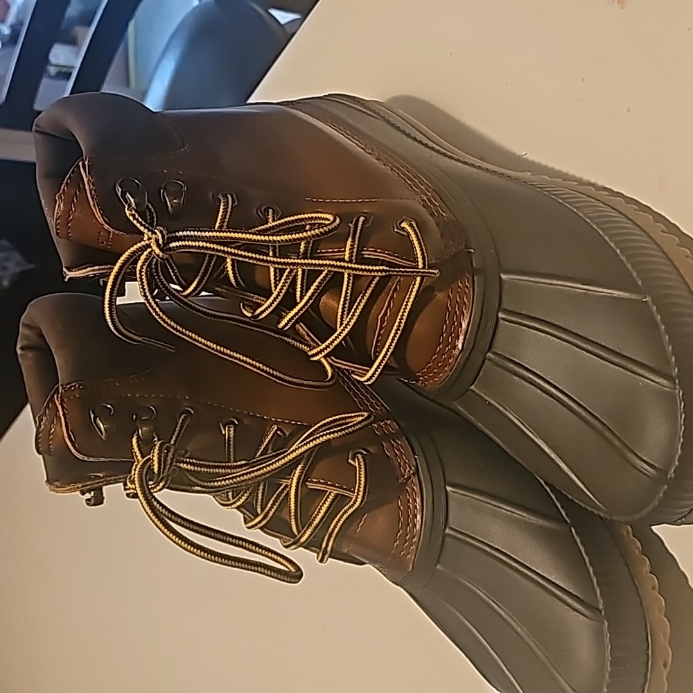 Zapatos tipo botas para hombre en buen estado